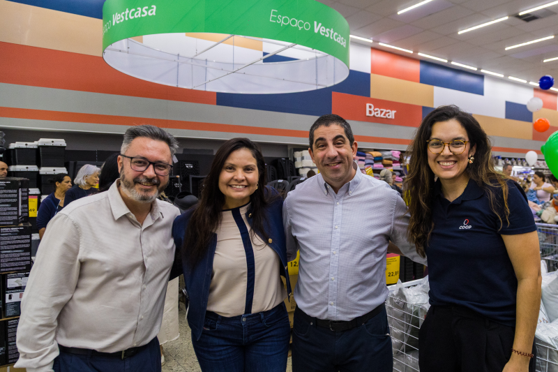 Alessandro Fernandes, Andrea Pinto,  Celso Furtado e Lorena Crippa - Fotos:  Guilherme Balconi