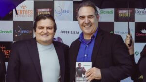 Edson Gatto juntamente com o presidente da ACISBEC, Valter Moura Júnior