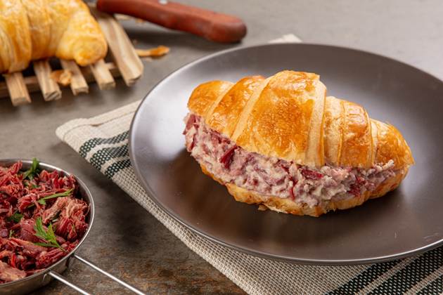 Croa Carne Seca com Catupiry® é um dos destaques do cardápio (Foto: Divulgação)