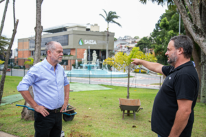 Prefeito Tite na Obra da rua Eduardo Prado - Fotos: Eric Romero / PMSCS
