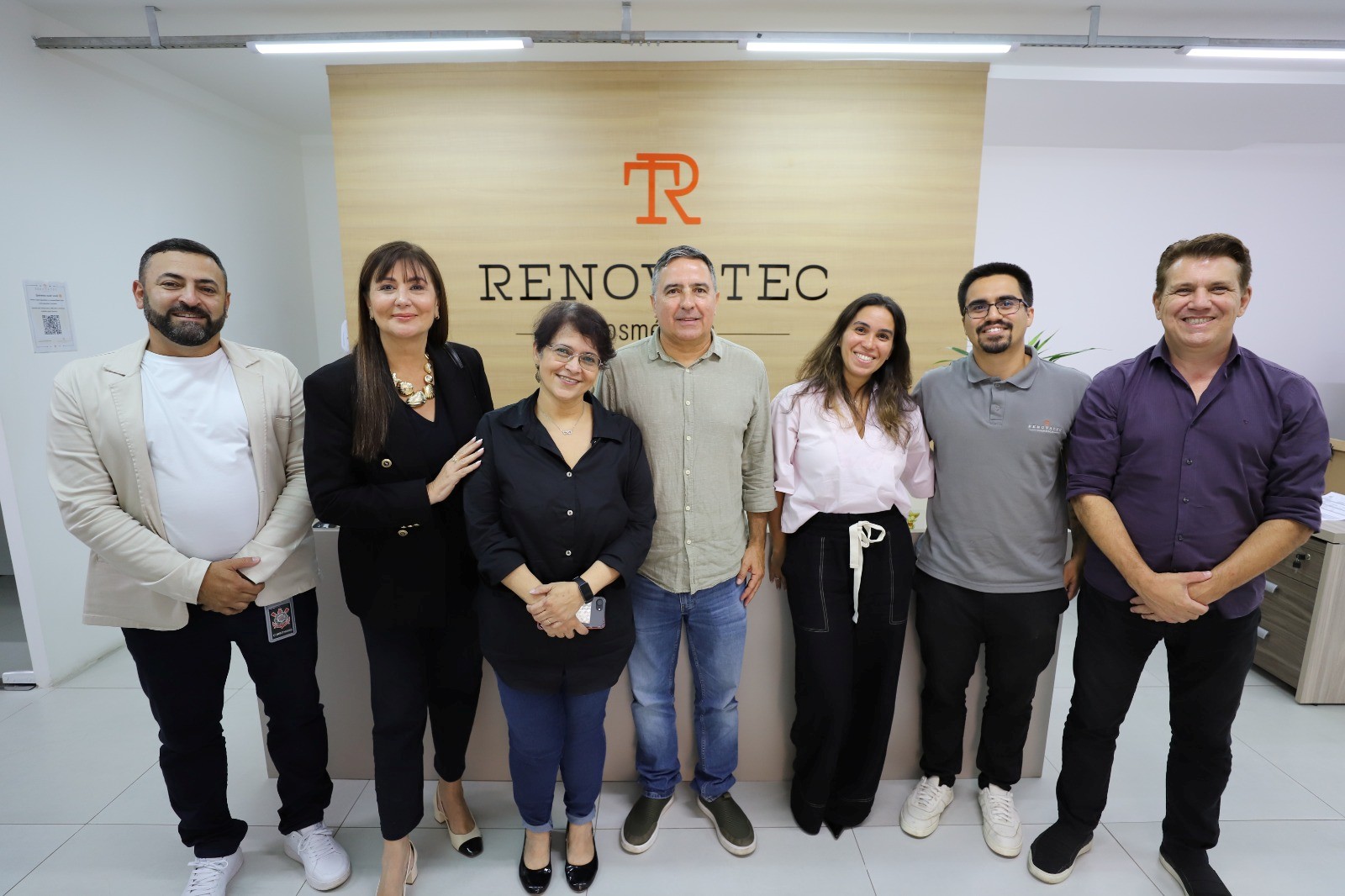 Da esquerda para a direita: Eduardo Battistini (Polo-Sedet); Maria-Dulce e Regiane, da Business France, Wilson Abreu (Polo-Sedet), Luciane da Cunha e Matheus Melo, da Renovatec - Fotos: André Baldini