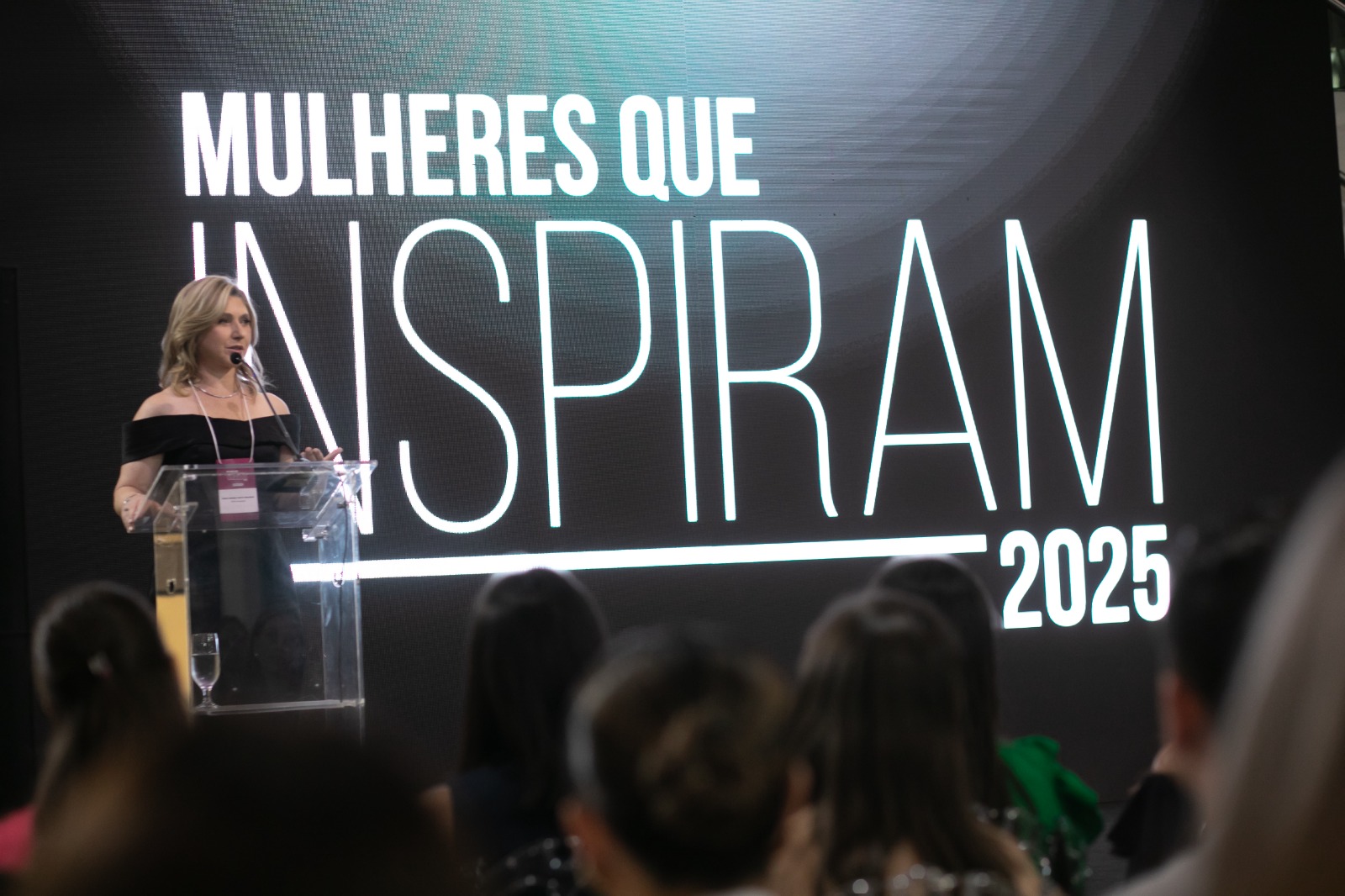 Bastidores do sucesso: Analice Nicolau e grandes lideranças comandam fórum em Santa Catarina Com foco em posicionamento e solidariedade, a sexta edição do "Mulheres que Inspiram" promete movimentar o Vale do Itajaí