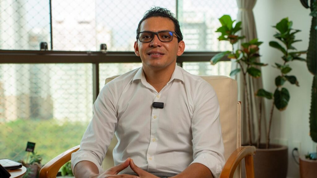 Uso de cartas contempladas consolida nova fase de expansão imobiliária em todo o Distrito Federal Com metodologias desenvolvidas pelo Grupo Capital DF, o gestor Jario Lopes direciona a evolução do setor imobiliário regional. O panorama de negócios no Distrito Federal atravessa um ciclo de expressivo aquecimento impulsionado pela busca de alternativas inteligentes para a captação de recursos. Diferente dos formatos tradicionais de compra, o atual movimento de consolidação patrimonial tem como grande vetor o uso estratégico de cartas contempladas, modalidade que vem redesenhando o acesso a novos ativos no país. Compradores de alta renda, empresários e núcleos familiares demonstram um perfil muito mais analítico sobre os custos de carregamento de suas operações, enxergando nessa ferramenta um mecanismo seguro, ágil e livre das oscilações de juros abusivos.