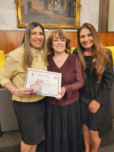 Dra. Tatiane Garcia é homenageada em solenidade na capital paulista A advogada especialista Dra. Tatiane Garcia foi homenageada pelo Movimento Vozes Mulheres na Câmara Municipal de São Paulo